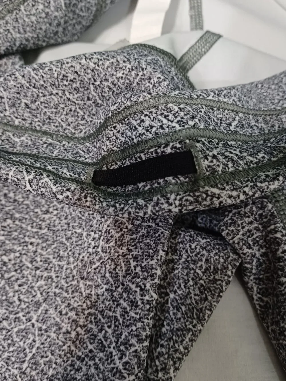 Lululemon Crop Leggings Women's Size 4 Gray Black Mesh Athletic Yoga Pants